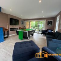 Garden room with snooker table and bar